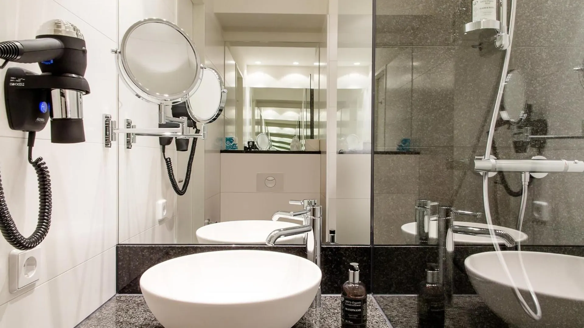 Motel One Berlin-Upper West Hotel