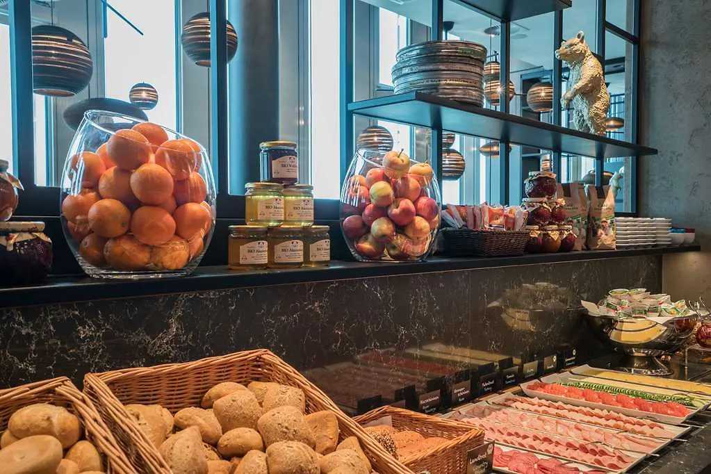 Motel One Berlin-Upper West 3*, Berlin